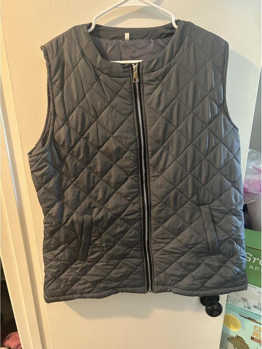 Brand new Gray quilted diamond pattern puffer vest in XL